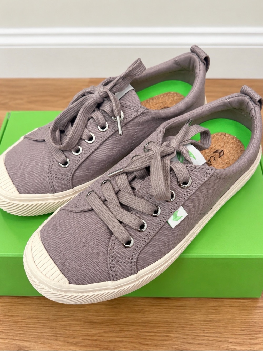 Cariuma Low Mystic Canvas Sneakers in Grey - Lightweight Sz 6.5